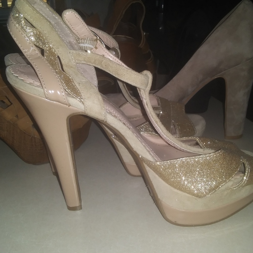 Jessica Simpson gold and tan metallic heels